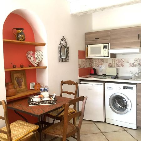 Hotel Fontaine des Magnarelles Althen-des-Paluds Esterno foto
