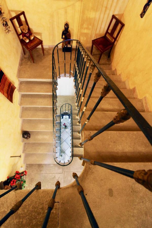 Hotel Fontaine des Magnarelles Althen-des-Paluds Esterno foto
