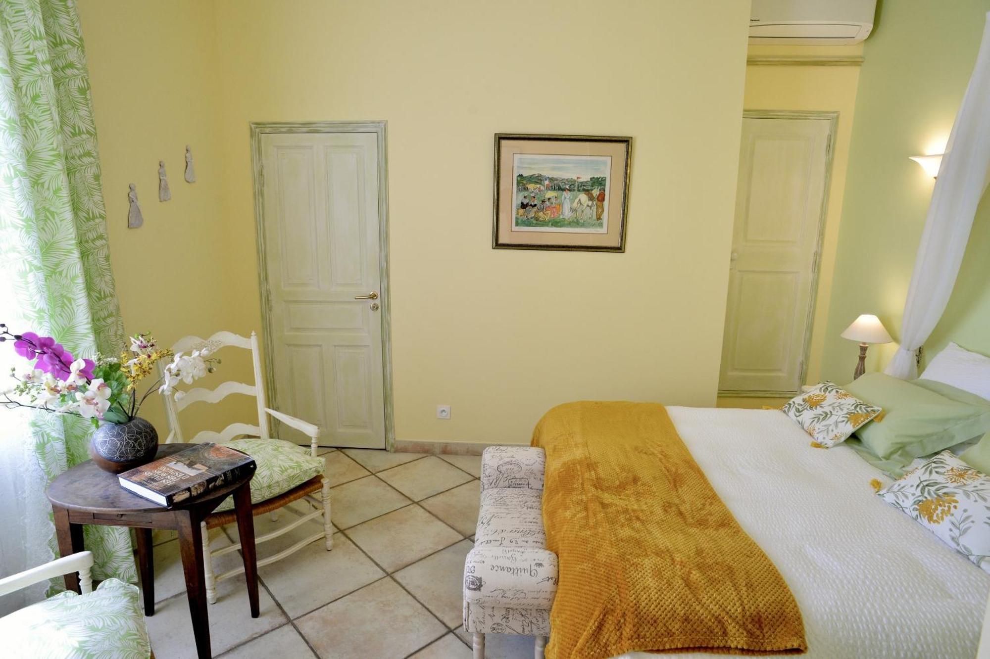 Hotel Fontaine des Magnarelles Althen-des-Paluds Esterno foto