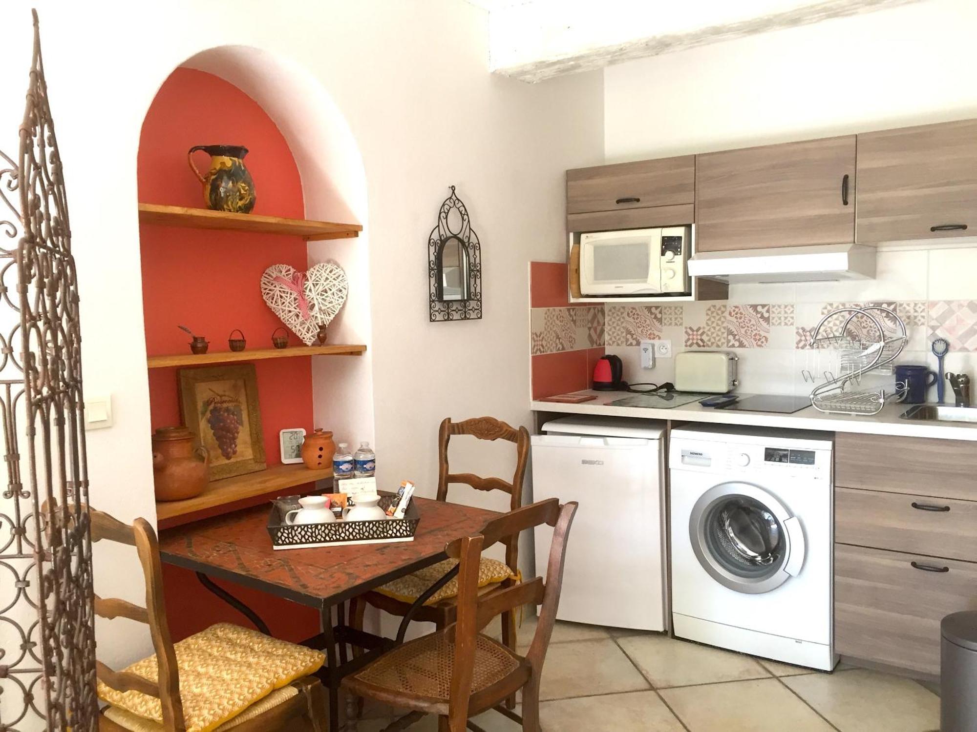 Hotel Fontaine des Magnarelles Althen-des-Paluds Esterno foto